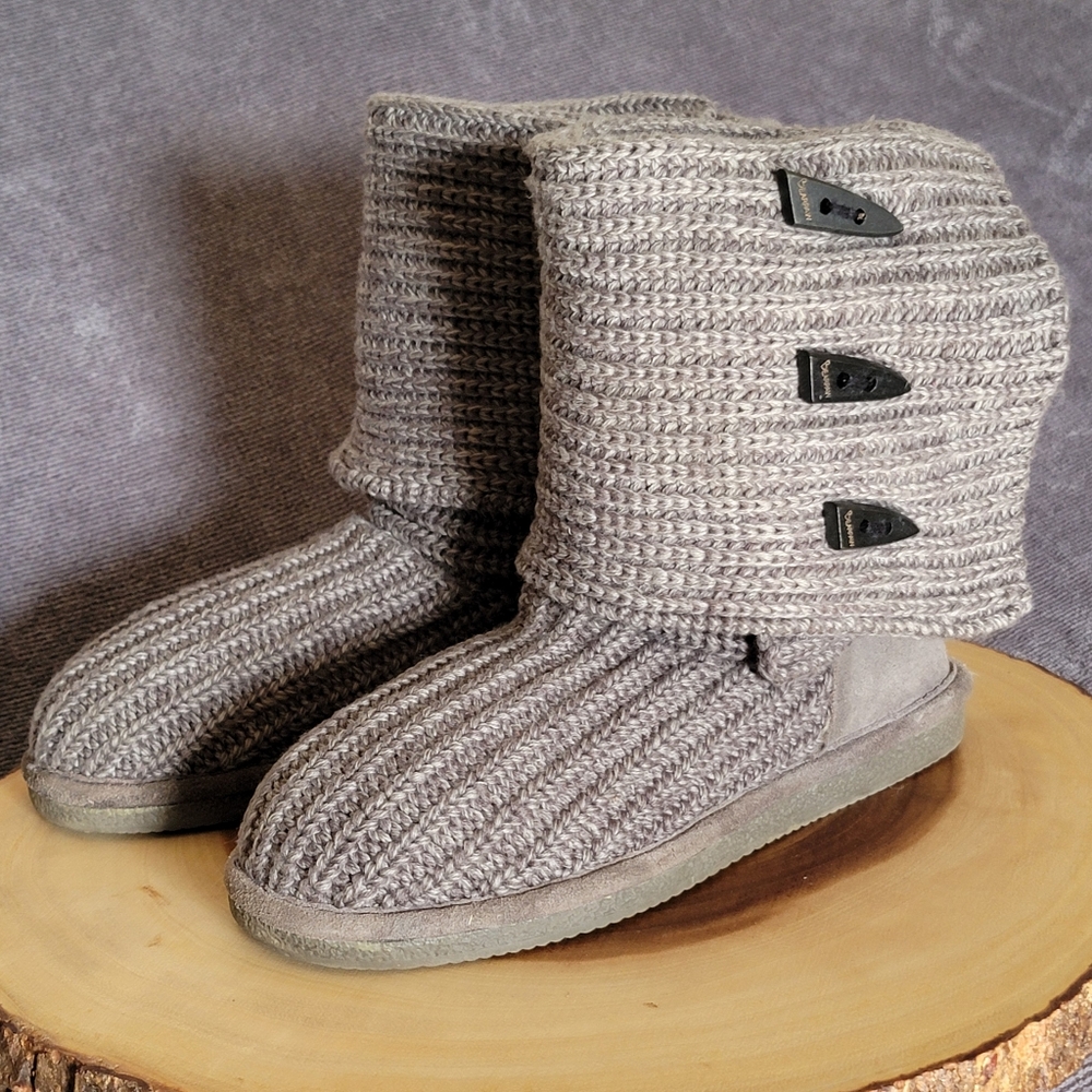 BearPaw Women's Sz 8 Cozy Gray Knitted Versitile Button Boots. EUC Comfy